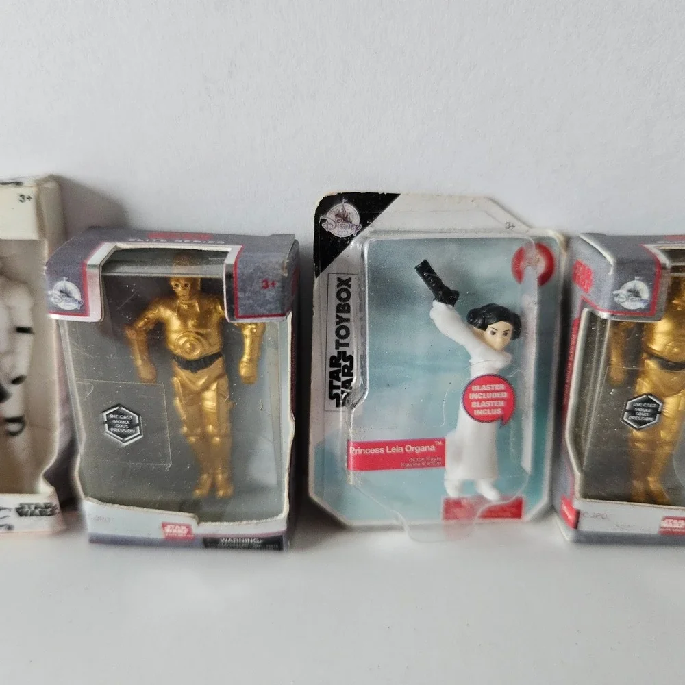 Star Wars Mini Brands Disney Zuru LOT OF 8 Figures C-3P0 Thor Black Panther Leia